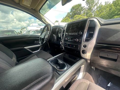 Used 2021 Nissan Titan SV w/ SV Convenience Package image 24