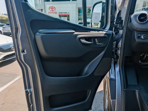 Used 2024 Mercedes-Benz Sprinter 2500 image 17