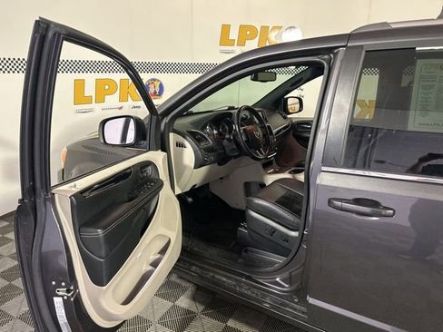 Used 2018 Dodge Grand Caravan SXT FWD image 13