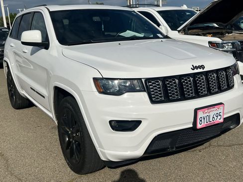 Used 2019 Jeep Grand Cherokee Altitude AWD/4WD image 3