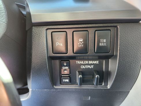 Used 2017 Toyota Tundra Platinum image 24