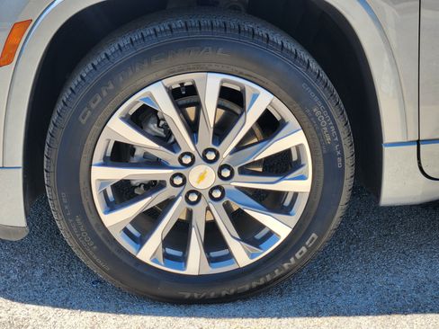 Used 2023 Chevrolet Traverse Premier FWD image 31