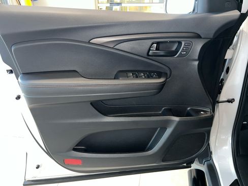 Used 2025 Honda Ridgeline TrailSport image 17