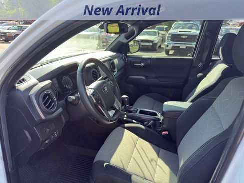 Used 2023 Toyota Tacoma TRD Off-Road image 9