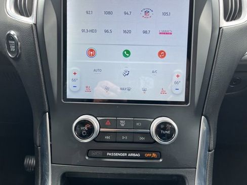 Used 2022 Ford Edge Titanium image 19