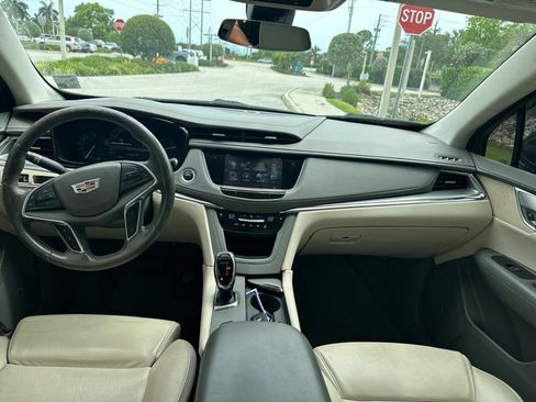Used 2017 Cadillac XT5 Luxury w/ Driver Awareness Package FWD image 23