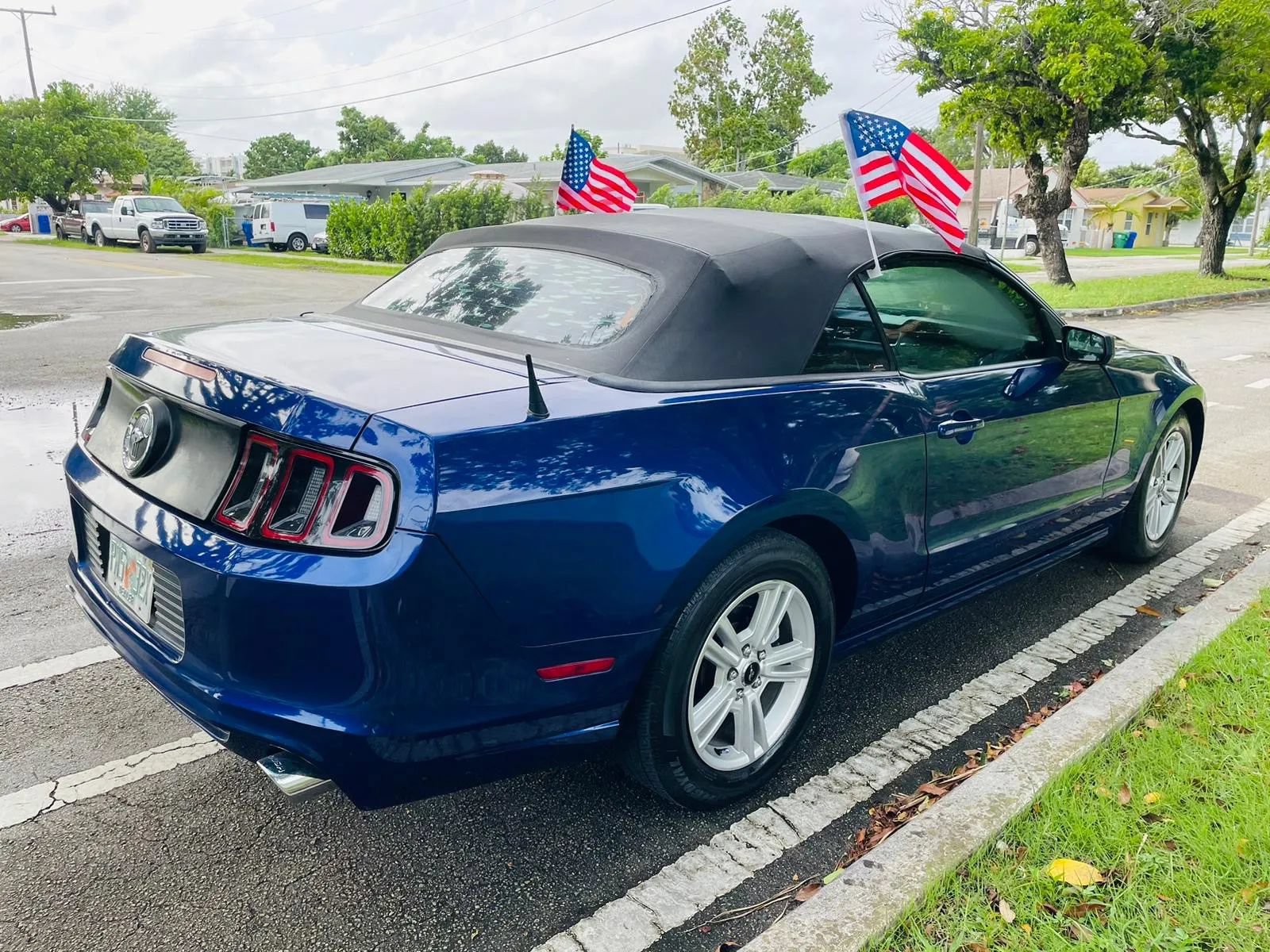 Used 2014 Ford Mustang Convertible w/ Equipment Group 102A RWD image 5