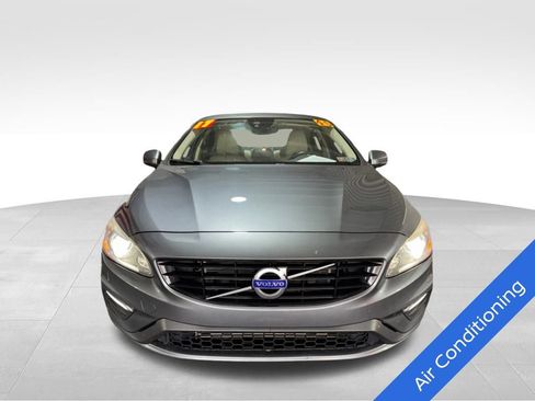 Used 2017 Volvo S60 T5 Dynamic image 2