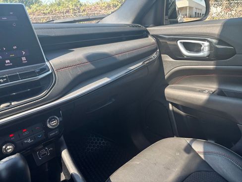 Used 2025 Jeep Compass Trailhawk w/ Trailer Tow Group image 34