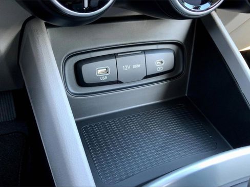 New 2025 Hyundai Venue SEL image 25