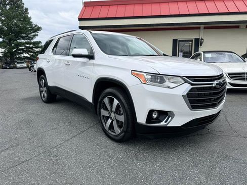 Used 2021 Chevrolet Traverse LT w/ LT Premium Package AWD/4WD image 3