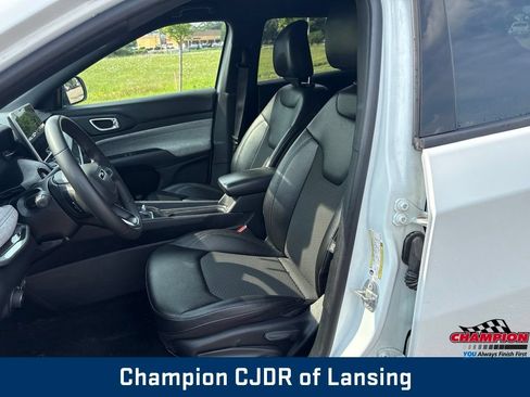 Used 2024 Jeep Compass Latitude AWD/4WD image 13