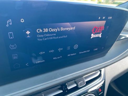 Used 2025 Buick Envista Sport Touring image 31