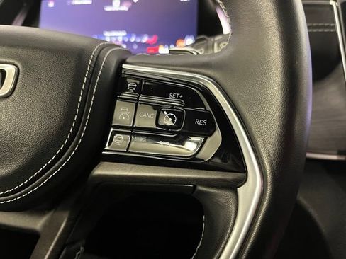Used 2022 Jeep Grand Cherokee L Overland w/ Luxury Tech Group IV AWD/4WD image 22