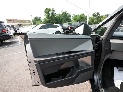 Used 2024 Tesla Cybertruck AWD Crew Cab image 10