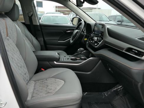 Used 2022 Toyota Highlander Bronze Edition image 27