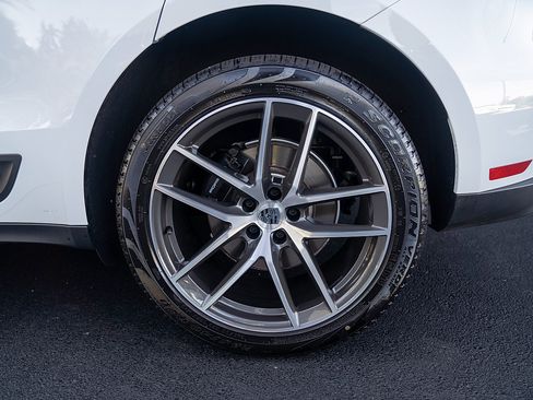 Used 2026 Porsche Macan AWD/4WD image 24