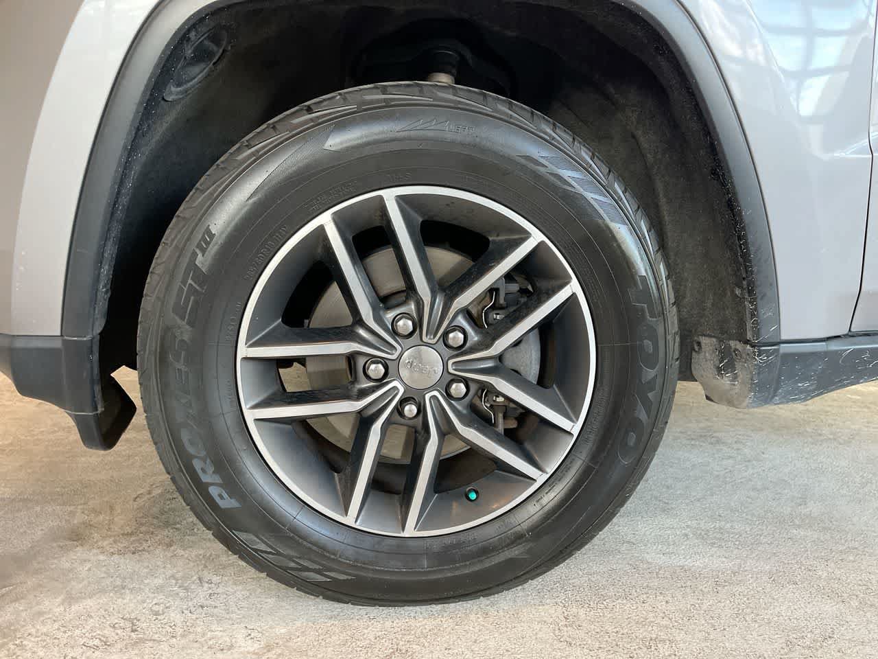 Used 2018 Jeep Grand Cherokee Limited AWD/4WD image 10