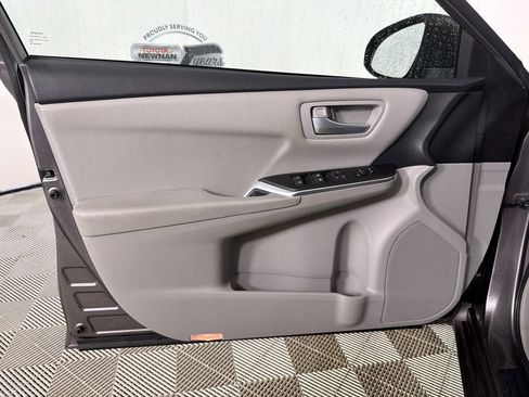 Used 2016 Toyota Camry LE image 10