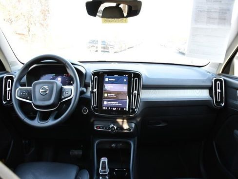 Certified 2025 Volvo XC40 B5 Plus AWD/4WD image 16
