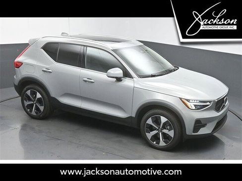 Certified 2025 Volvo XC40 B5 Core w/ Protection Package Premier image 42