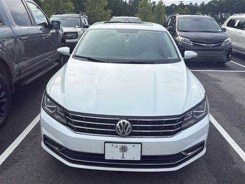 Used 2018 Volkswagen Passat 2.0T SE FWD image 2