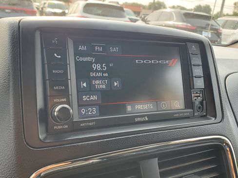 Used 2019 Dodge Grand Caravan SXT FWD image 18