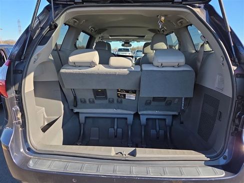 Used 2019 Toyota Sienna XLE w/ XLE Navigation Package image 13