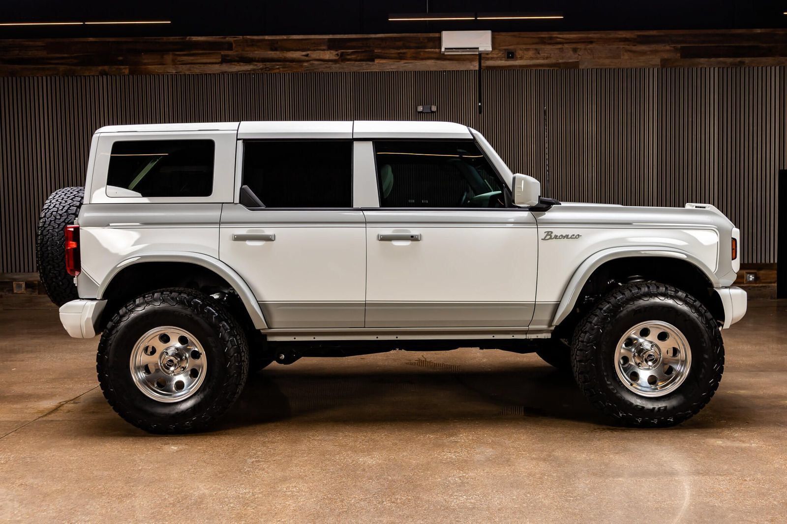 Used 2026 Ford Bronco Heritage Edition AWD/4WD image 11
