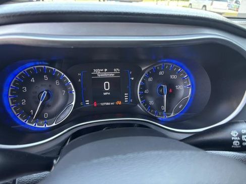 Used 2018 Chrysler Pacifica Touring Plus w/ S Appearance Package FWD image 9