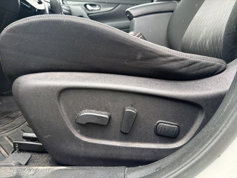 Used 2020 Nissan Rogue SV w/ Premium Package AWD/4WD image 14