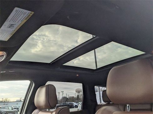 Used 2017 Jeep Grand Cherokee Summit w/ Platinum Series Group image 22