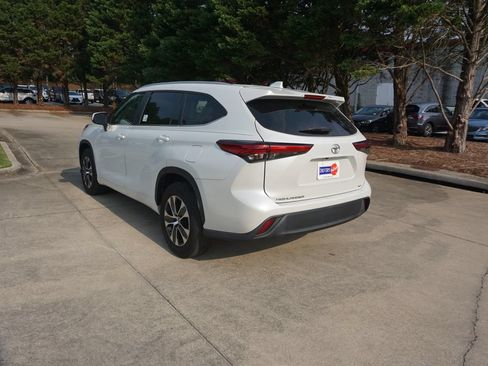 Used 2023 Toyota Highlander XLE FWD image 24