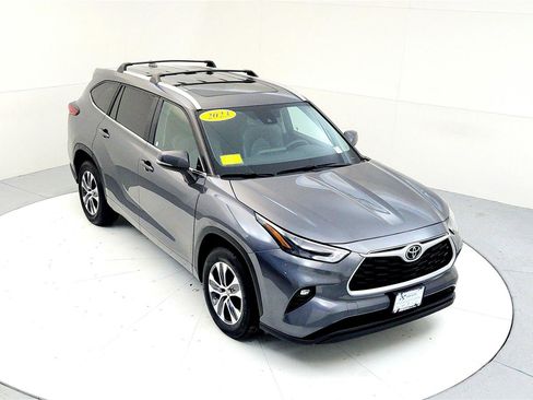 Certified 2023 Toyota Highlander XLE image 13