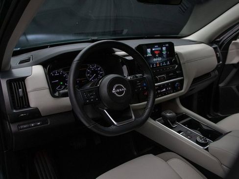 Used 2024 Nissan Pathfinder SL w/ Black Appearance Package image 29