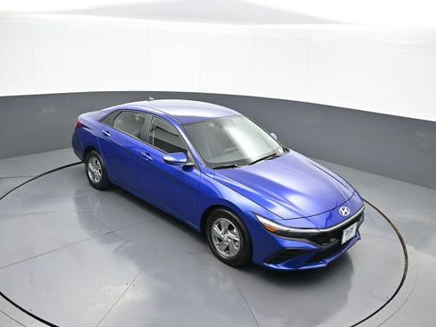 Certified 2025 Hyundai Elantra SE w/ Cargo Package FWD image 35
