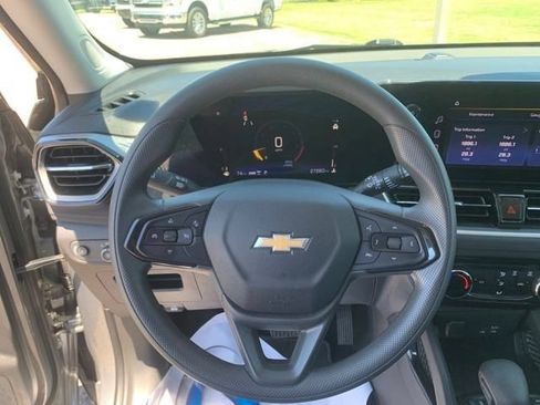 Used 2025 Chevrolet TrailBlazer LT AWD/4WD image 16