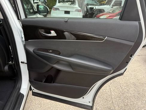 Used 2018 Kia Sorento EX FWD image 17