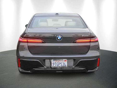 Used 2025 BMW 750e xDrive w/ Premium Package image 5