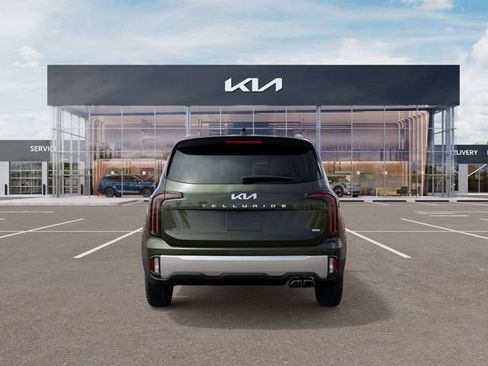 Used 2025 Kia Telluride EX w/ EX Captain's Chair Package AWD/4WD image 5