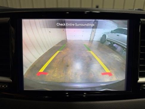 Used 2021 Chrysler Pacifica Touring-L FWD image 44