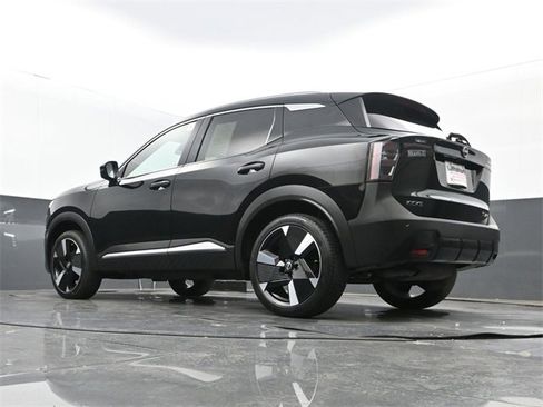 Used 2025 Nissan Kicks SR image 25