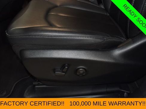 Certified 2025 Chrysler Pacifica Select FWD image 25
