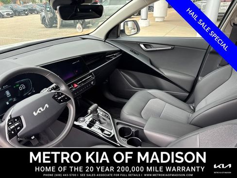 Used 2025 Kia Niro EX FWD image 14