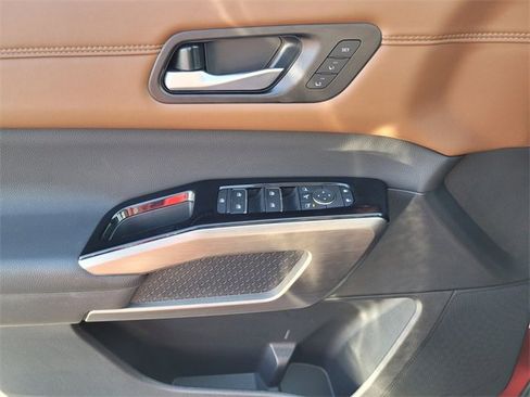 Certified 2025 Nissan Pathfinder Platinum w/ Cargo Package image 27