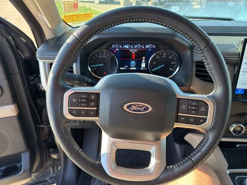 Used 2023 Ford Expedition XLT image 21