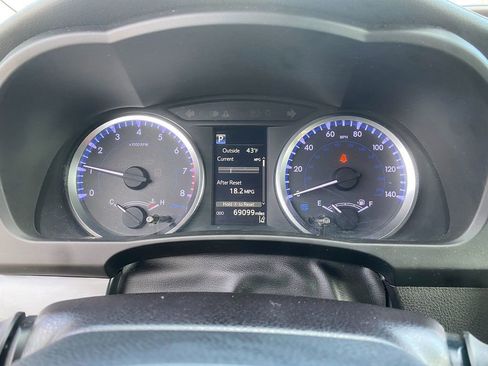 Used 2019 Toyota Highlander LE AWD/4WD image 18