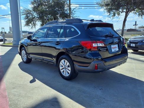 Used 2018 Subaru Outback 2.5i Premium image 2