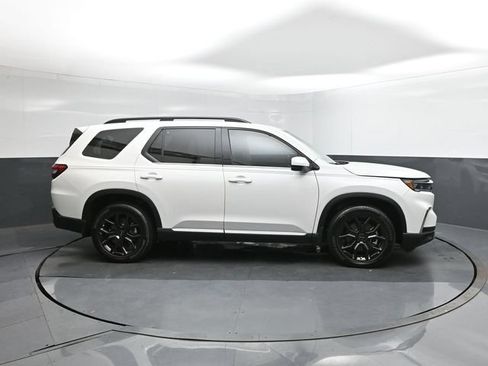 Certified 2025 Honda Pilot Touring image 15