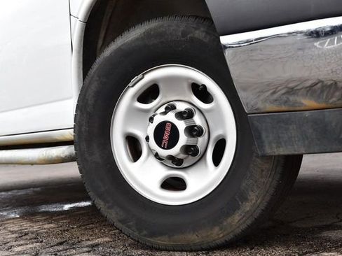 Used 2024 GMC Savana 2500 w/ Driver Convenience Package image 3